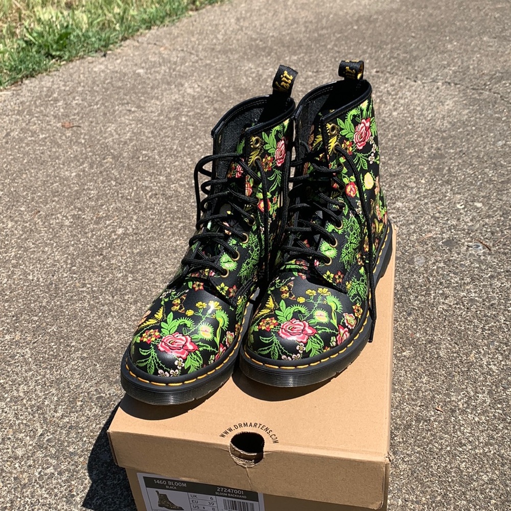 Doc Martens Bloom - women’s size 8